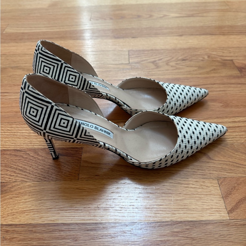 Manolo Blahnik Cream and Black pattern Heels - Picture 5 of 8